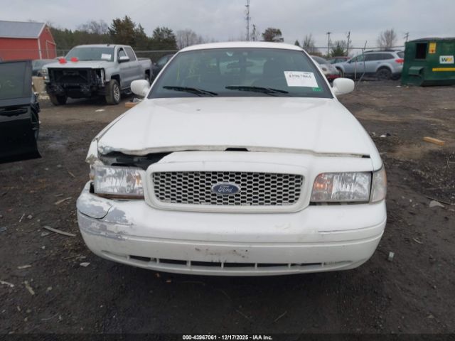 Ford Crown Victoria Image 7