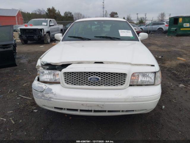 Ford Crown Victoria Image 7