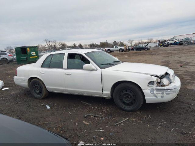 Ford Crown Victoria Image 11