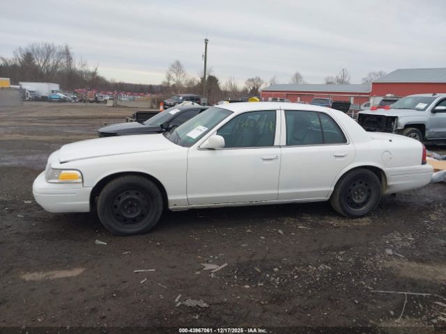 Ford Crown Victoria Image 13