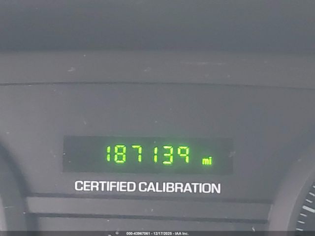 Ford Crown Victoria Image 12