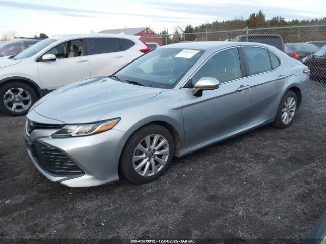 Toyota Camry Le Image 12