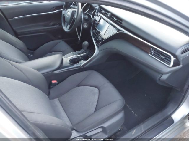 Toyota Camry Le Image 13