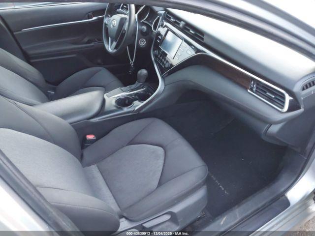 Toyota Camry Le Image 13