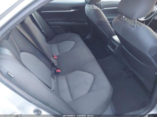 Toyota Camry Le Image 2