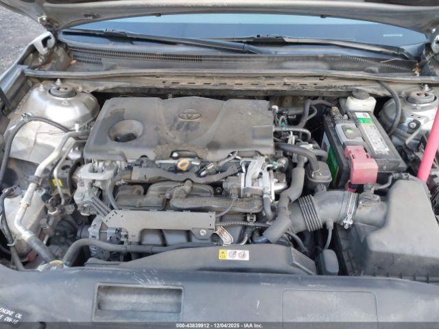 Toyota Camry Le Image 5