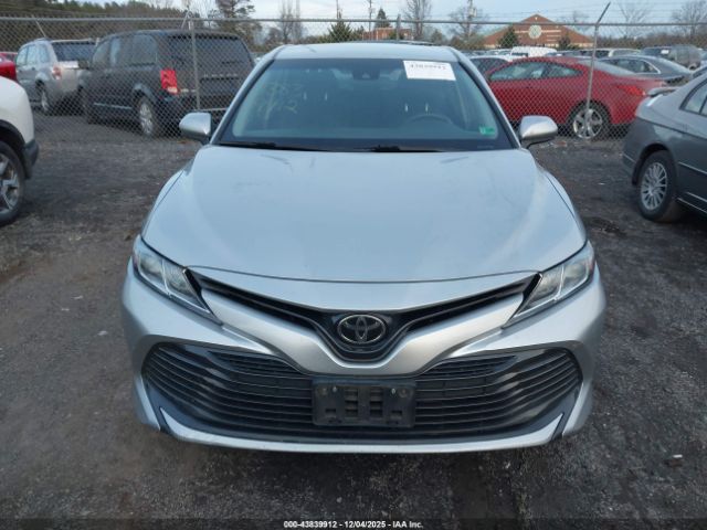 Toyota Camry Le Image 8