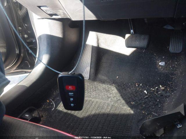 Toyota Corolla Le Image 6