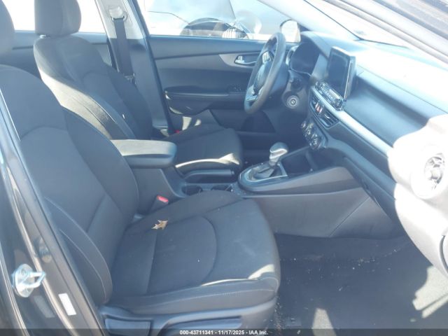 Kia Forte Fe Image 5