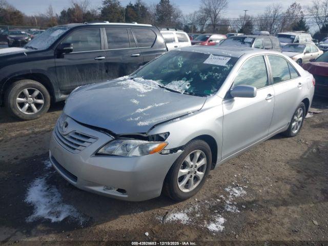Toyota Camry Le Image 8