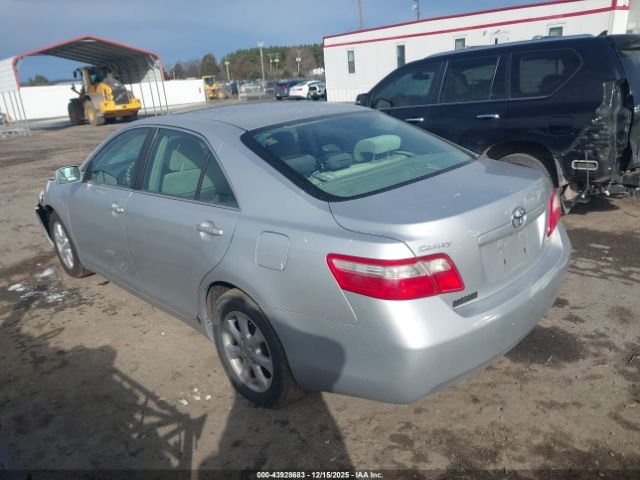 Toyota Camry Le Image 6