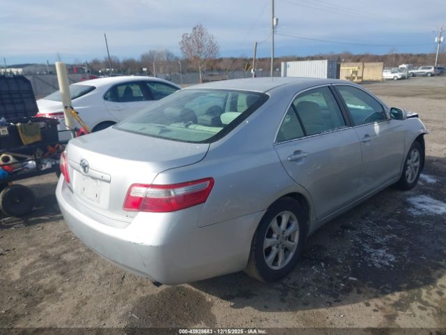 Toyota Camry Le Image 7
