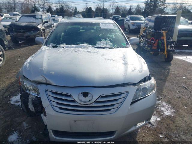 Toyota Camry Le Image 2