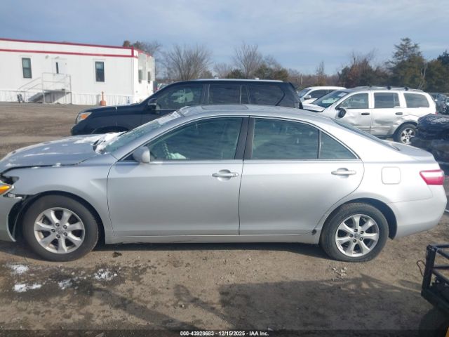 Toyota Camry Le Image 14