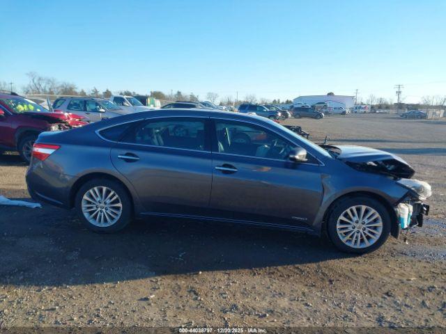 Toyota Avalon Hybrid Xle Touring Image 3