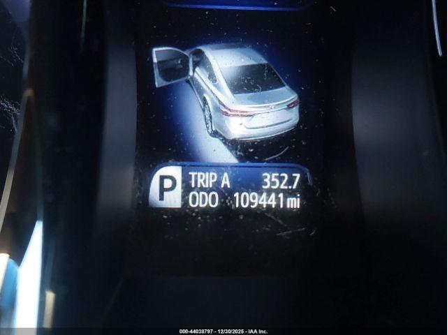 Toyota Avalon Hybrid Xle Touring Image 8