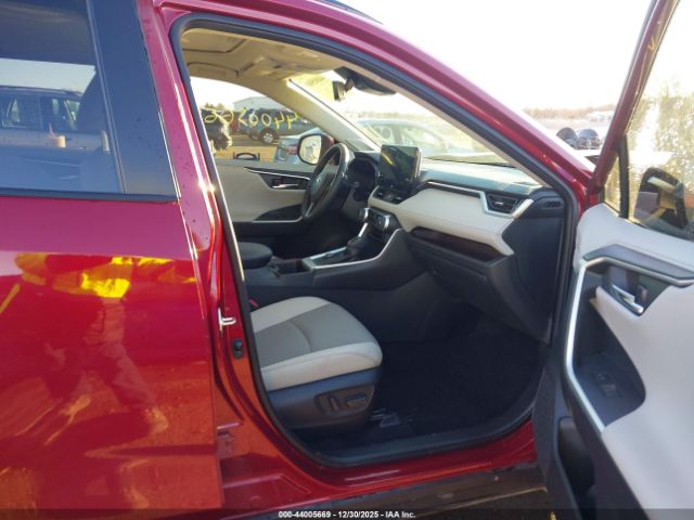 Toyota RAV4 Limited Image 10