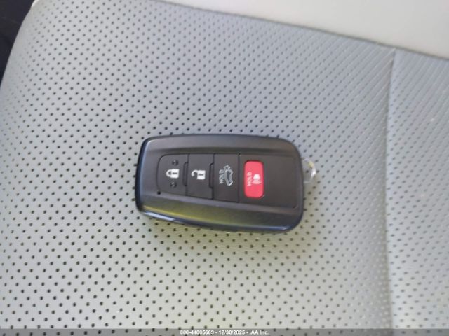 Toyota RAV4 Limited Image 8