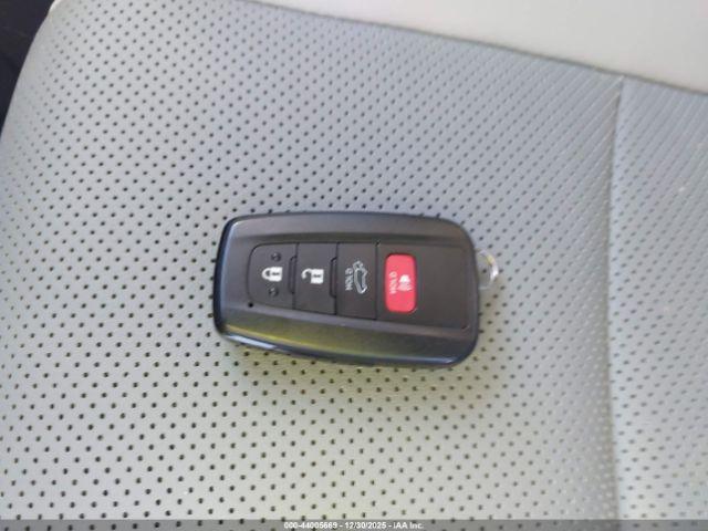 Toyota RAV4 Limited Image 8