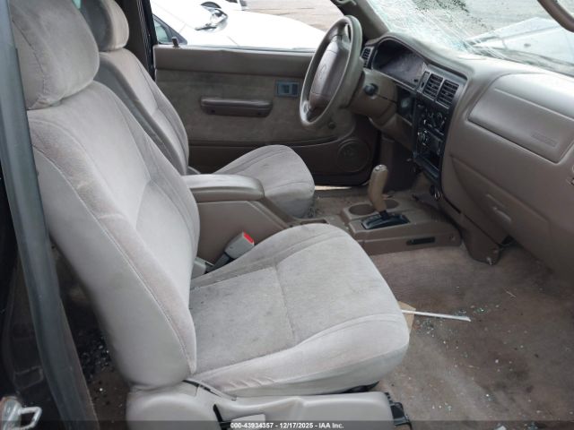 Toyota Tacoma Prerunner Image 15