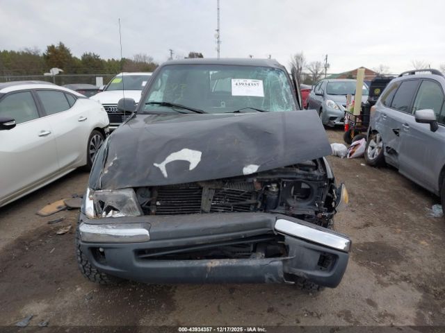 Toyota Tacoma Prerunner Image 5