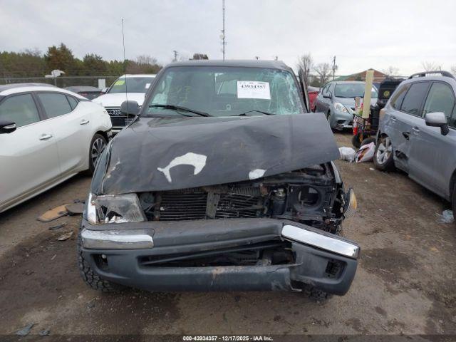 Toyota Tacoma Prerunner Image 5