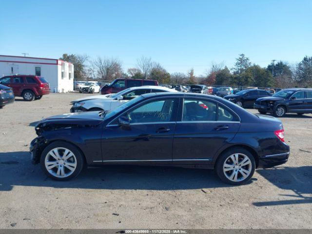 Mercedes-Benz C-Class Luxury 4matic Image 2