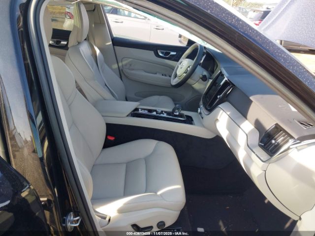 Volvo XC60 B5 Plus Bright Theme Image 16