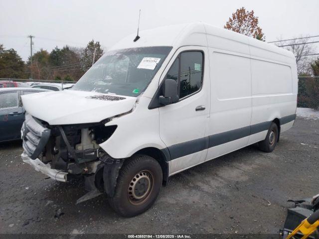 Mercedes-Benz Sprinter 2500 High Roof V6 Image 8