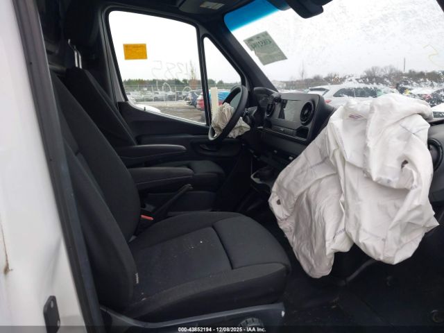 Mercedes-Benz Sprinter 2500 High Roof V6 Image 9