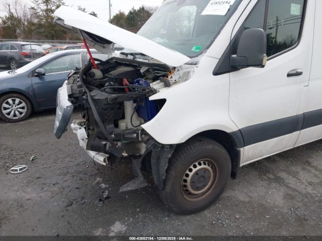 Mercedes-Benz Sprinter 2500 High Roof V6 Image 12