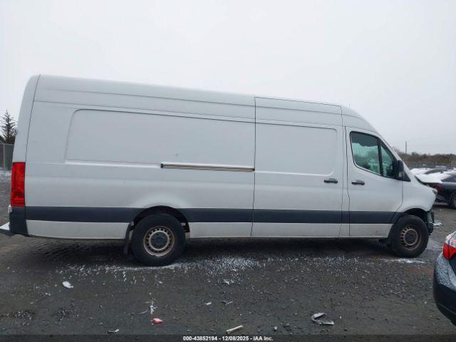 Mercedes-Benz Sprinter 2500 High Roof V6 Image 3