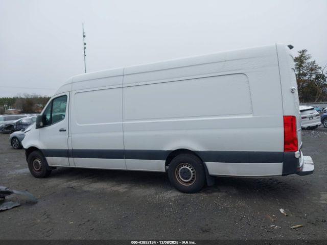 Mercedes-Benz Sprinter 2500 High Roof V6 Image 4