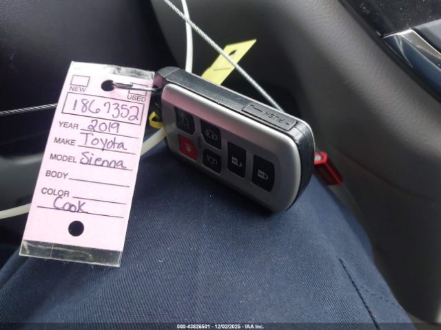 Toyota Sienna Xle 7 Passenger Image 10