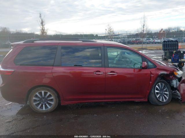 Toyota Sienna Xle 7 Passenger Image 14