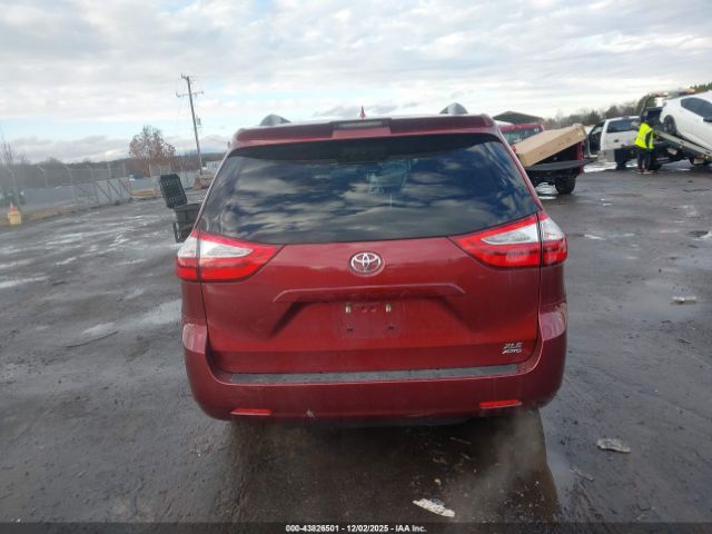 Toyota Sienna Xle 7 Passenger Image 3