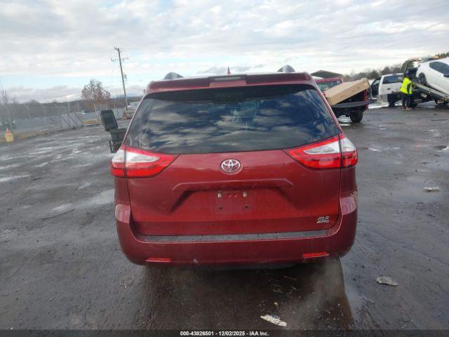 Toyota Sienna Xle 7 Passenger Image 3