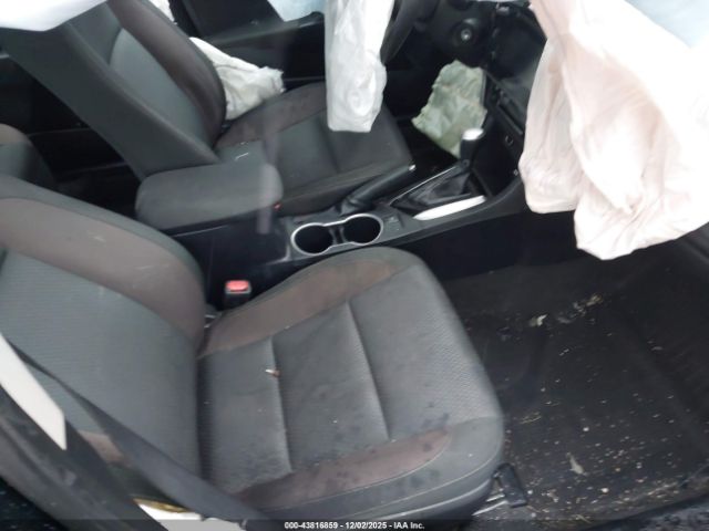 Toyota Corolla Le Image 4