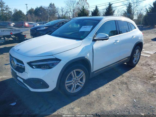 Mercedes-Benz GLA 4matic Image 8