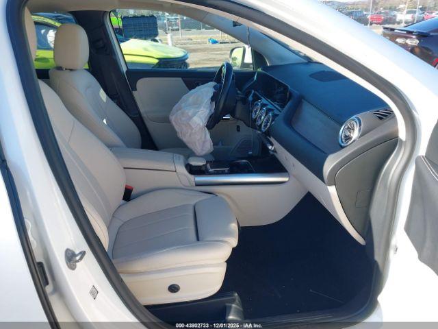 Mercedes-Benz GLA 4matic Image 3