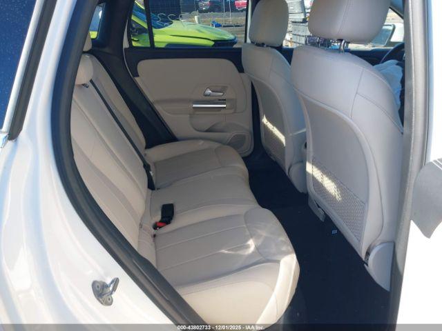 Mercedes-Benz GLA 4matic Image 4