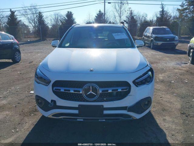 Mercedes-Benz GLA 4matic Image 10