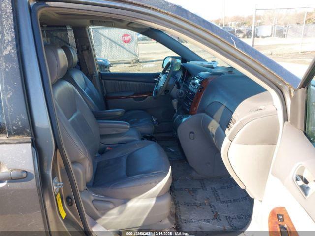 Toyota Sienna Xle Image 5