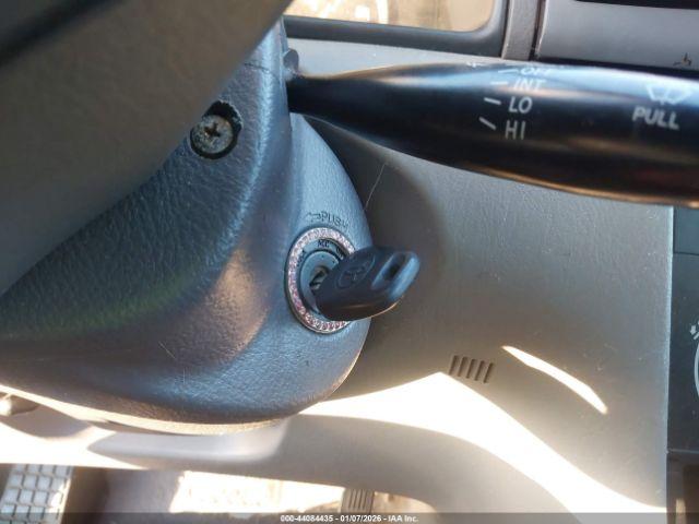 Toyota Corolla Ce Image 10