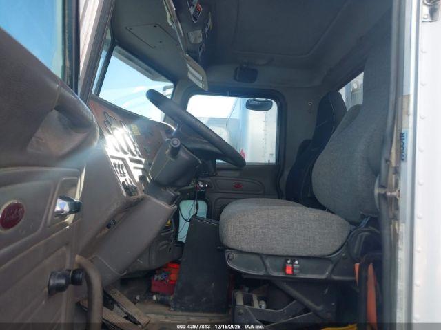 Peterbilt 365 Image 9