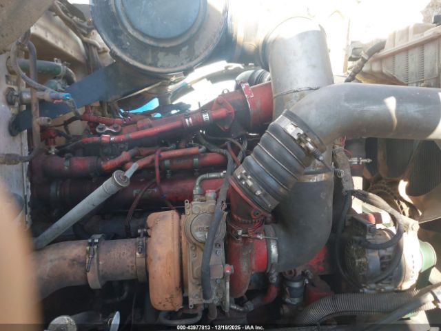 Peterbilt 365 Image 8