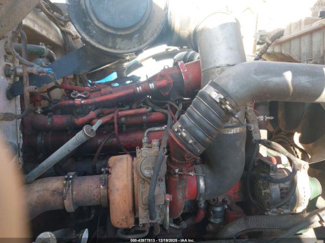 Peterbilt 365 Image 8