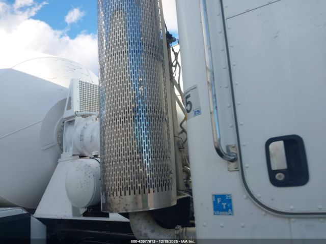 Peterbilt 365 Image 11