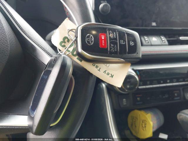 Toyota RAV4 Xse Image 8