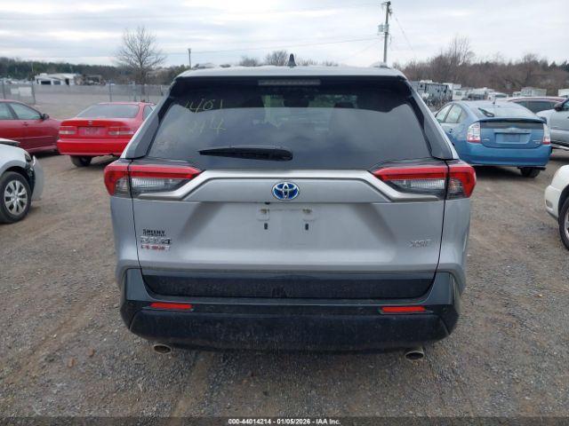 Toyota RAV4 Xse Image 11